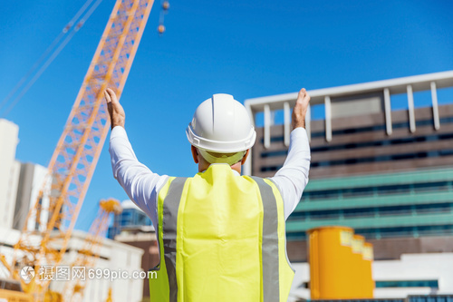 致敬城市筑梦人 建筑工地上的工程师与建设者